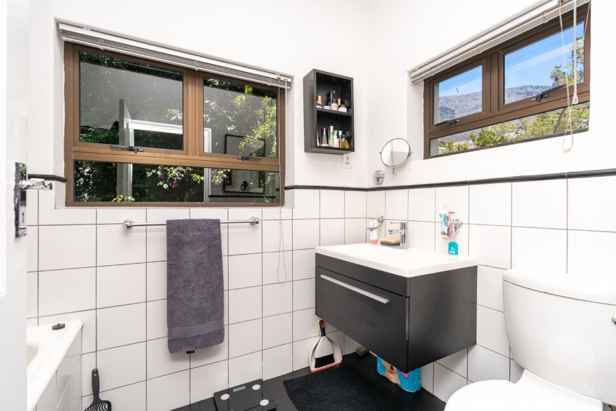 To Let 2 Bedroom Property for Rent in Vredehoek Western Cape